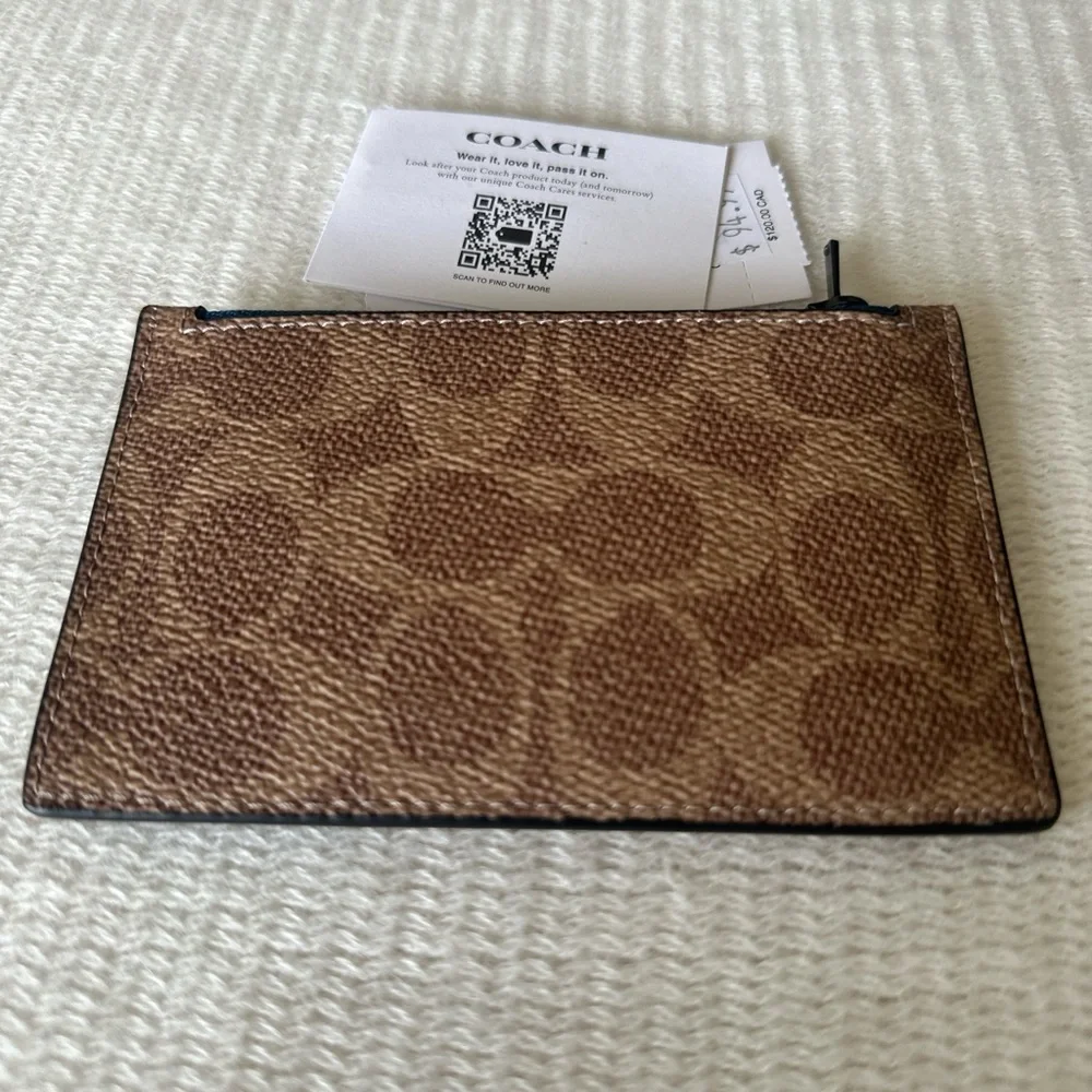 NWT coach Zip Card Case In Signature Canvas